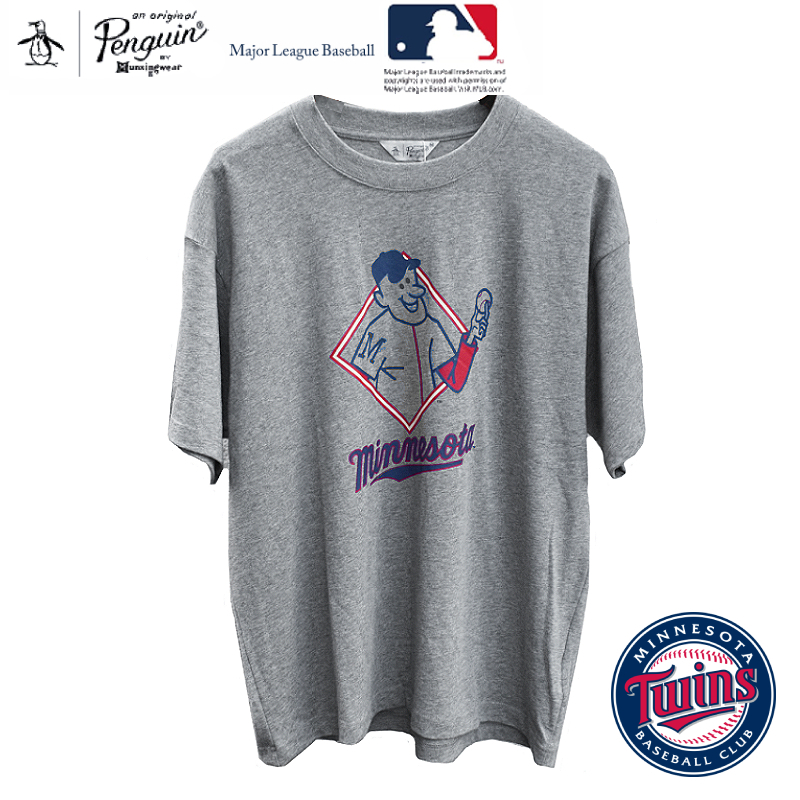 SELECT STORE SEPTIS / MLB(メジャーリーグベースボール) × MUNSINGWEAR(マンシングウェア) S/S PRINT  T-SHIRTS(半袖 プリントTシャツ) MINNESOTA TWINS(ミネソタ ツインズ)